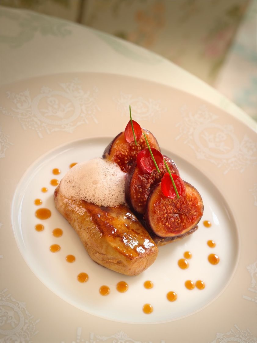 Foie gras poêlé aux figues caramélisées, mousseux de banyuls